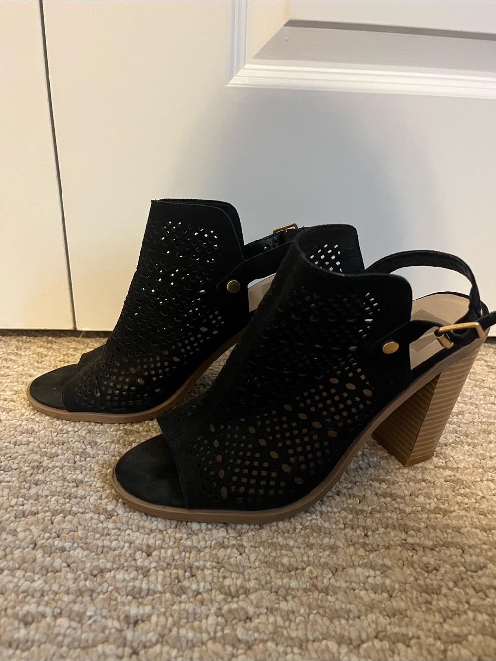 Women's Black Laser-Cut Block Heel Sandals with Slingback, size 8